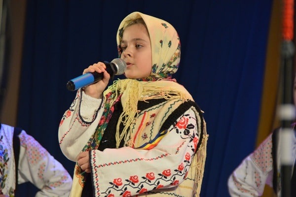 AUR TRAGE UN SEMNAL DE ALARMĂ: LIMBA ROMÂNĂ ÎN UCRAINA, PE CALE DE DISPARIȚIE