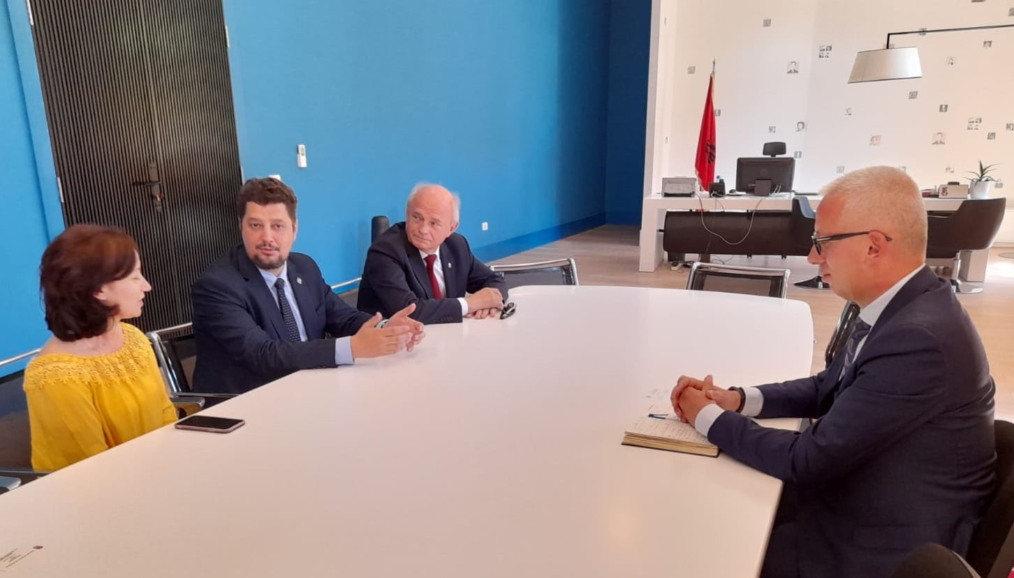 CLAUDIU TÂRZIU: ALBANIA A FĂCUT UN PAS FOARTE IMPORTANT PENTRU RECUNOAȘTEREA MINORITĂȚII AROMÂNE