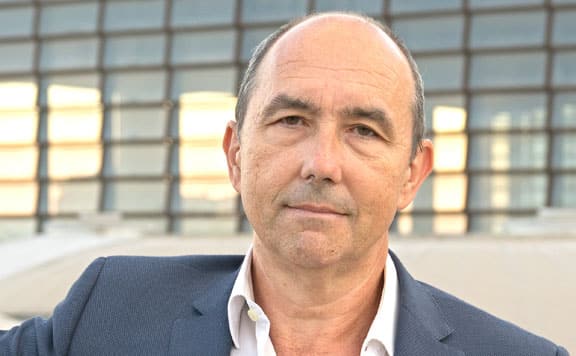 AUR ESTE ALĂTURI DE FRANCISCO JOSÉ CONTRERAS