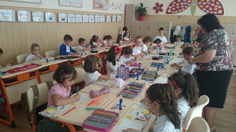 NOUL AN ȘCOLAR TREBUIE SĂ ÎNCEAPĂ CU ELEVII ÎN BĂNCI ȘI CU PROFESORII LA CATEDRĂ