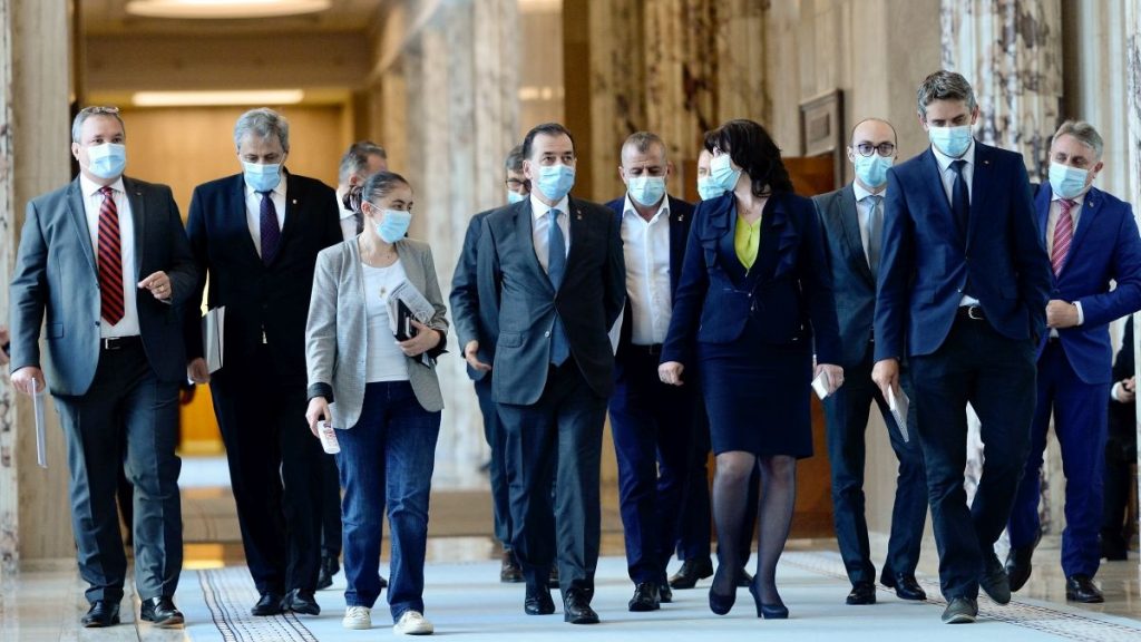 GUVERNANȚII FUG DE RĂSPUNDERE ÎN PRIVINȚA REDESCHIDERII ȘCOLILOR