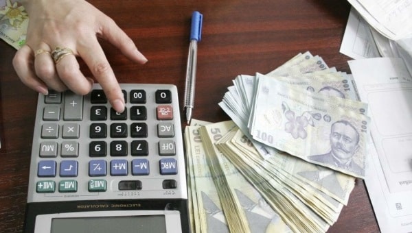 GEORGE SIMION: GUVERNUL ȘI PARLAMENTUL LUCREAZĂ ÎN BENEFICIUL EVAZIONIȘTILOR SAU AL ȚĂRII?