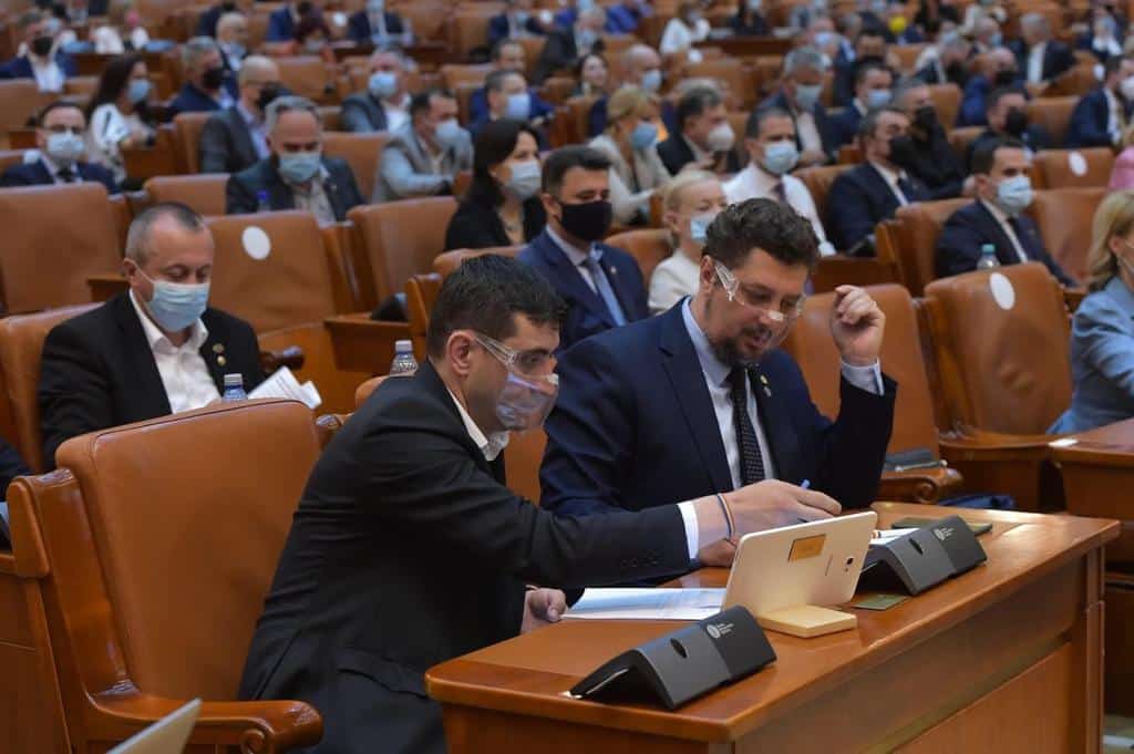 AUR inițiază negocierile pentru depunerea moțiunii de cenzură la începutul sesiunii parlamentare de toamnă