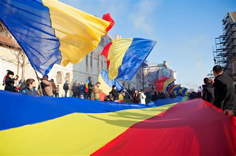 AUR îl vrea pe Iohannis la miting, nu la golf