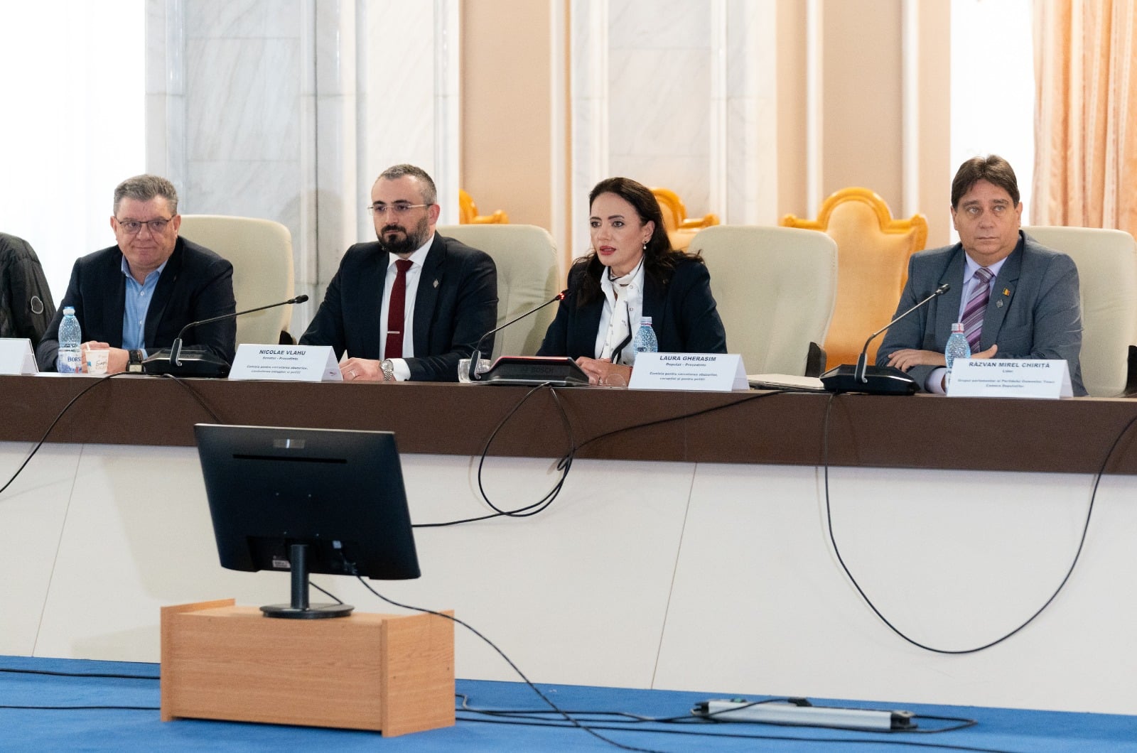 Românii merită să afle adevărul cu privire la anularea alegerilor, numai că instituțiile statului sfidează petițiile cetățenilor, dar și Parlamentul!