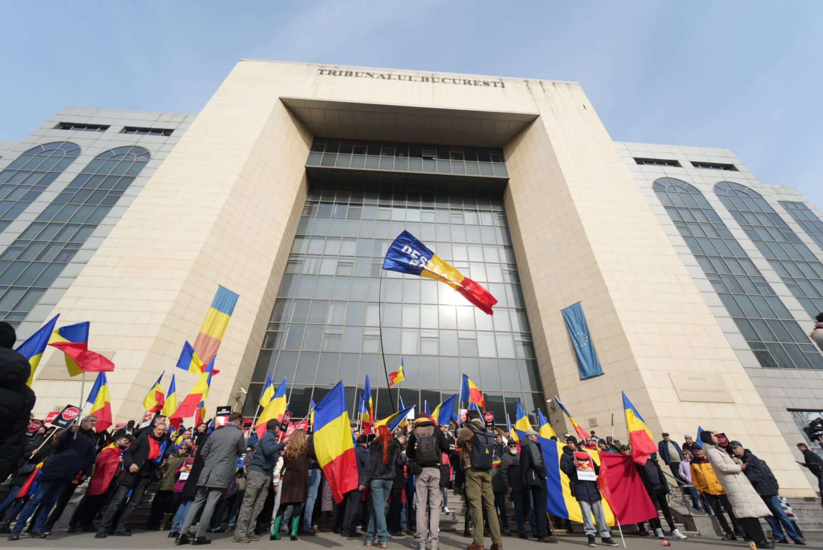 Proteste în peste 500 de locații din țară împotriva taxelor Guvernului Bolojan