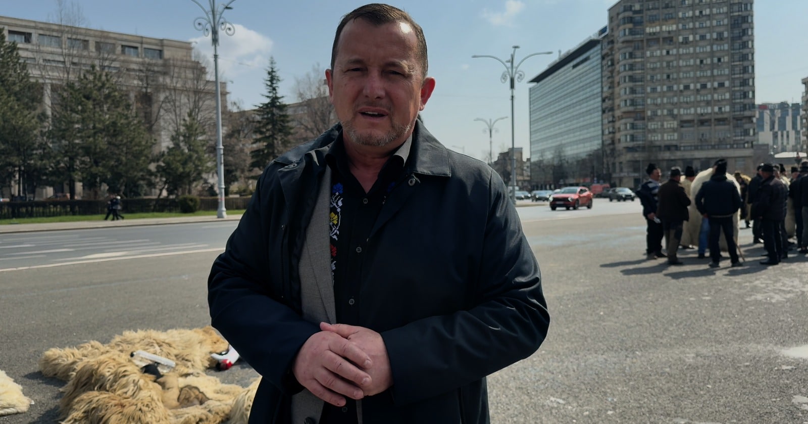 Călin Matieș (deputat AUR): „Ciobanii României au venit la Guvern să ceară să fie ascultați, dar aici este ca în vârful muntelui… pustiu”