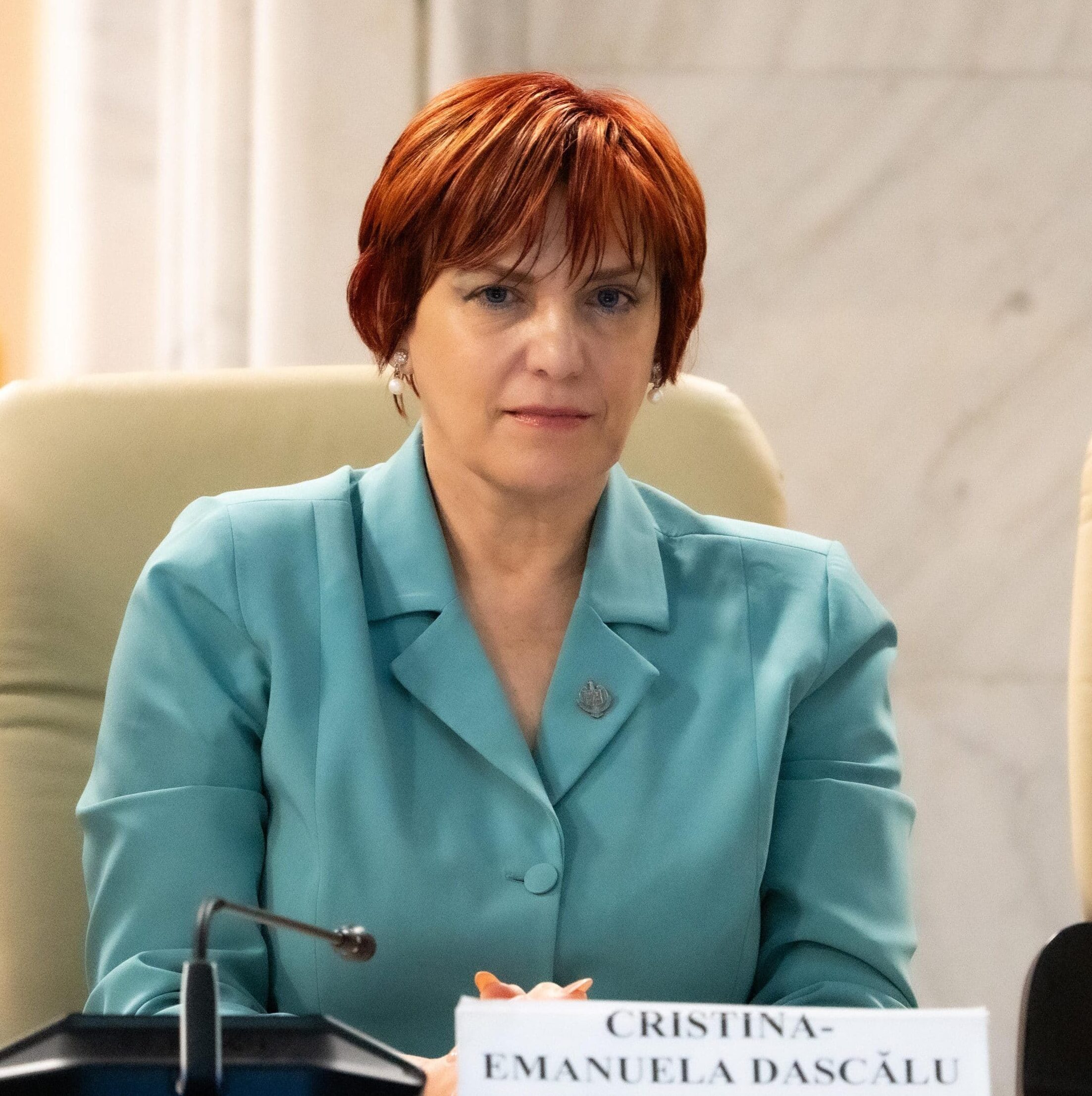 Cristina Emanuela Dascălu – Întrebare – Revenirea la norma de predare de 18 ore/săptămână, respectiv 16 ore pentru cadrele didactice cu gradul didactic I și vechime de peste 25 de ani