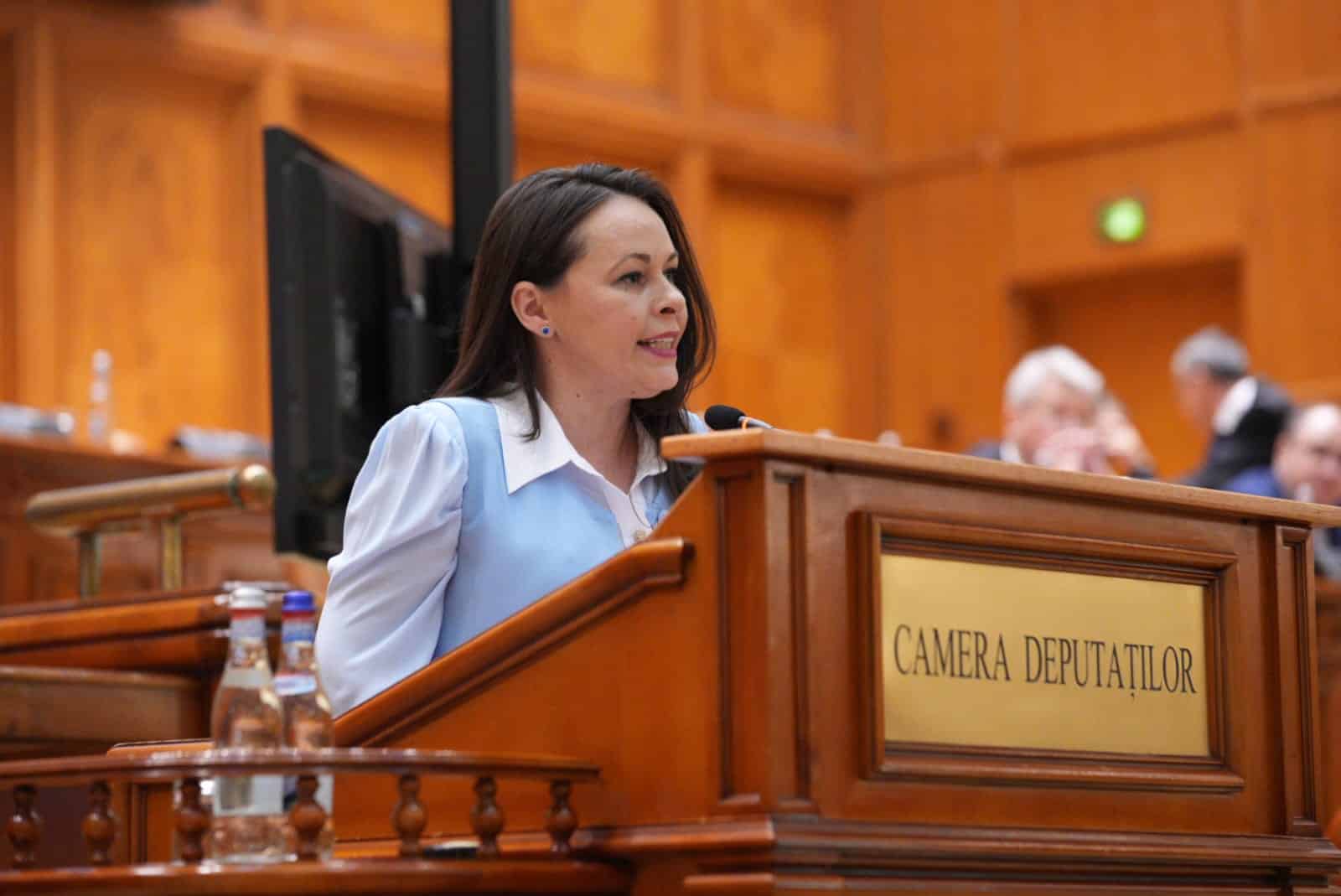 Cristina Dumitrescu (senator AUR): „Scăderea indemnizației de doctorat este o mare lipsă de respect dovedită de coaliția PSD-PNL-USR-UDMR”