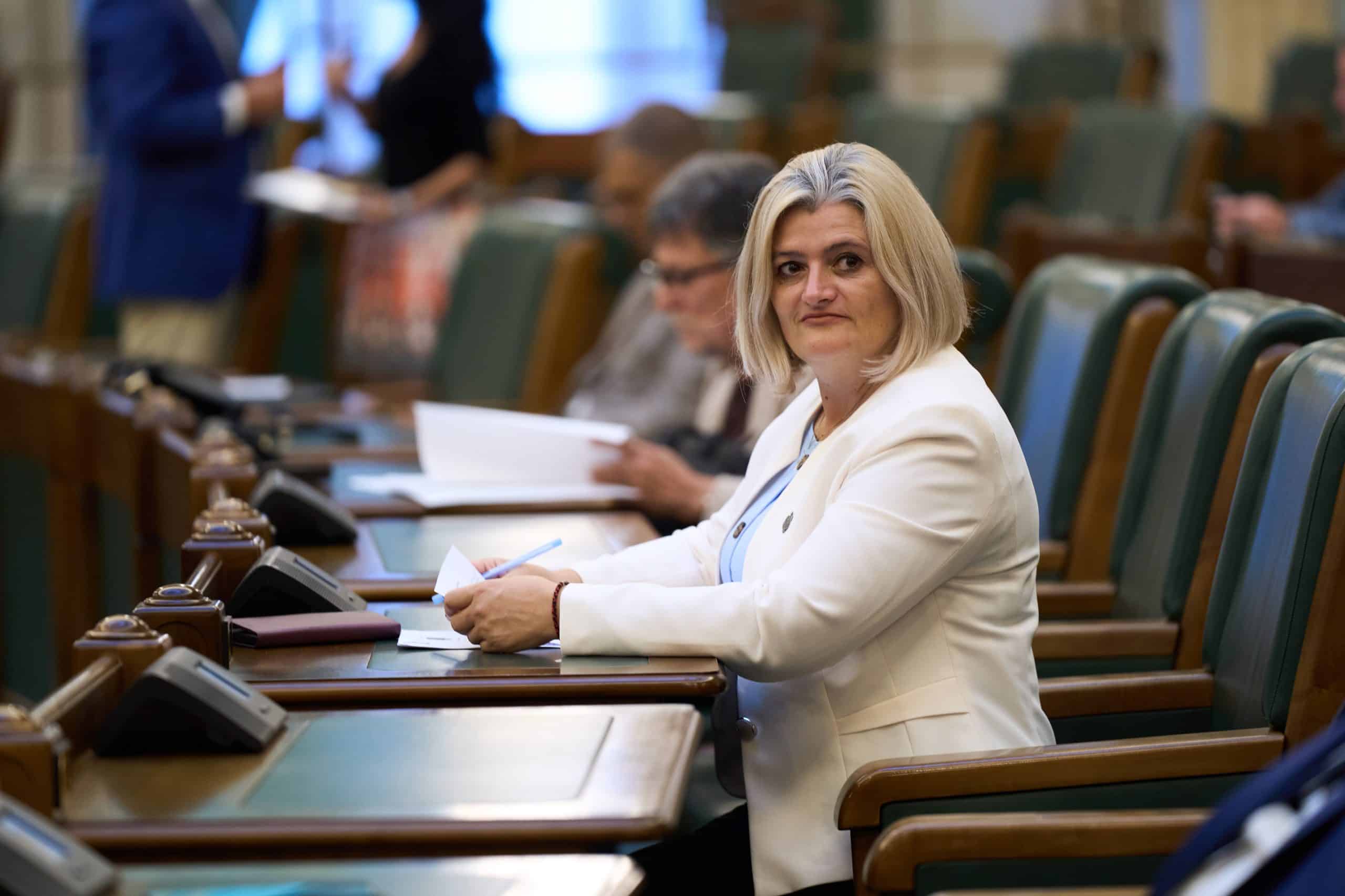 Păucean-Fernandes Luminița – Declarație politică – „Români sufocați de scumpiri și sfidați de Coaliția de guvernare”