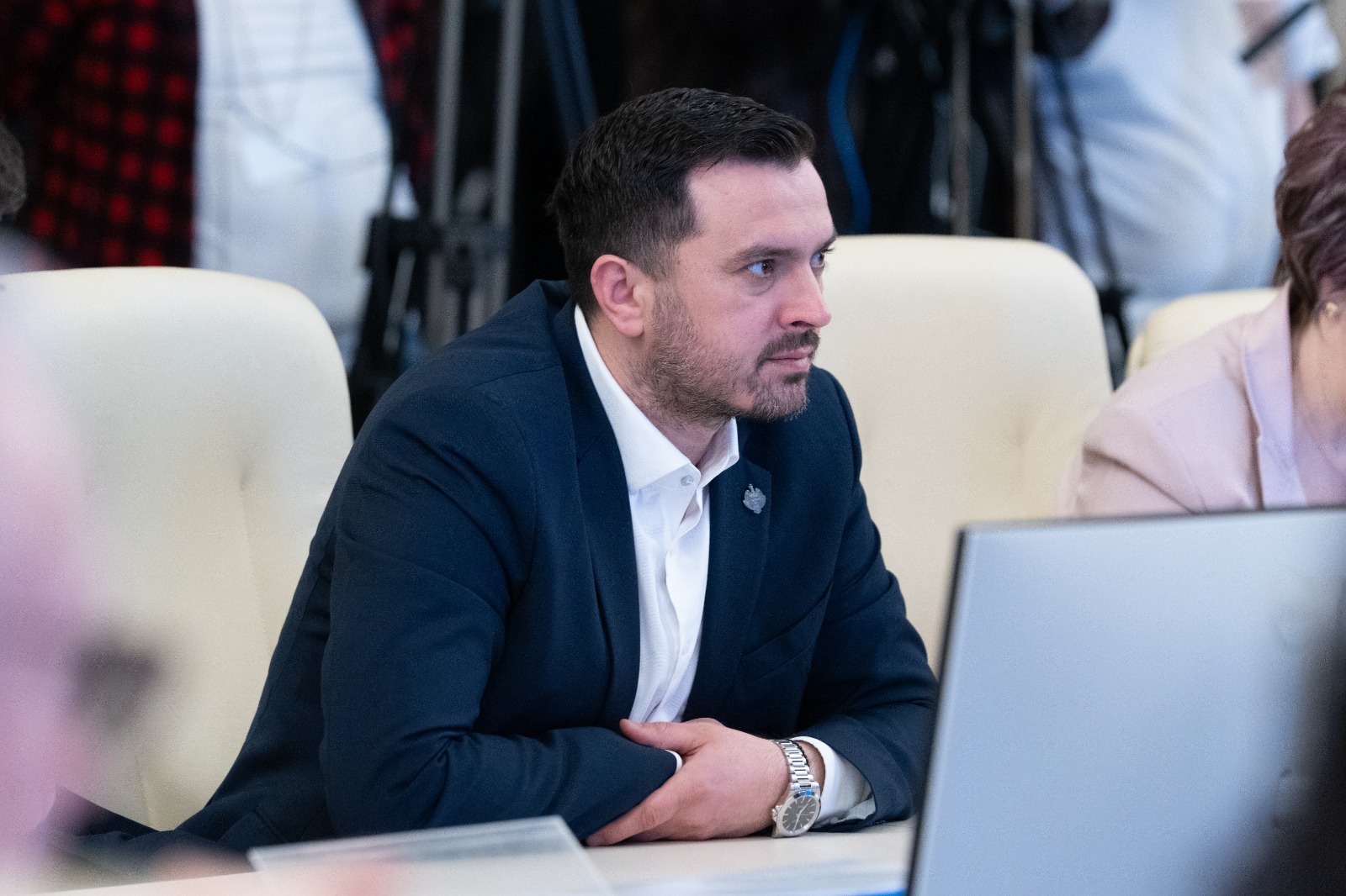 Mihai Enache (deputat AUR): „Premierul Bolojan a încercat să ascundă 470 milioane lei în spatele unui proiect pe hartie din Oradea!“