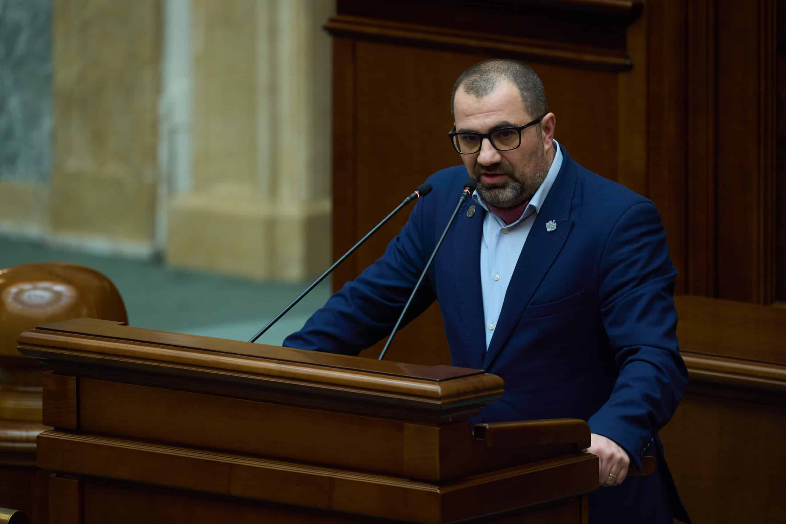 Stoica Ciprian Titi – Interpelare – Situația asistenților medicali cu studii superioare și blocarea posturilor din sistemul medical