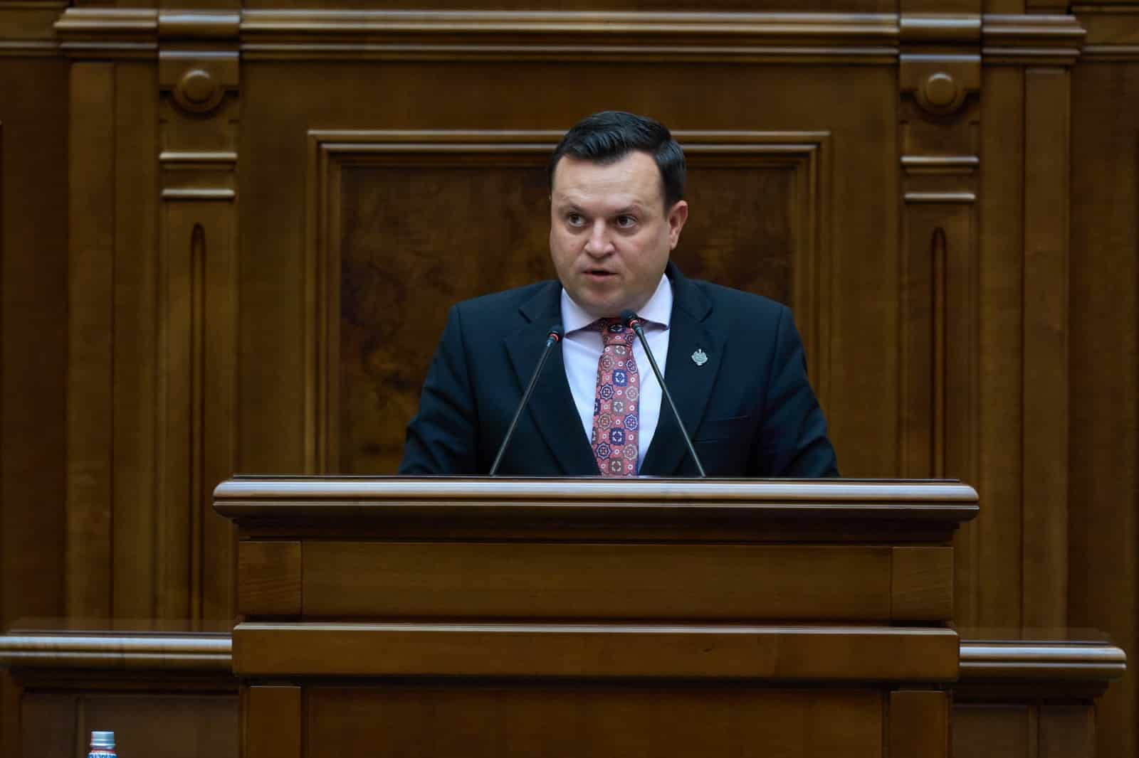 Silegeanu Cătălin – Interpelare – Evidența și monitorizarea conducătorilor auto diagnosticați cu afecțiuni medicale incompatibile cu dreptul de a conduce