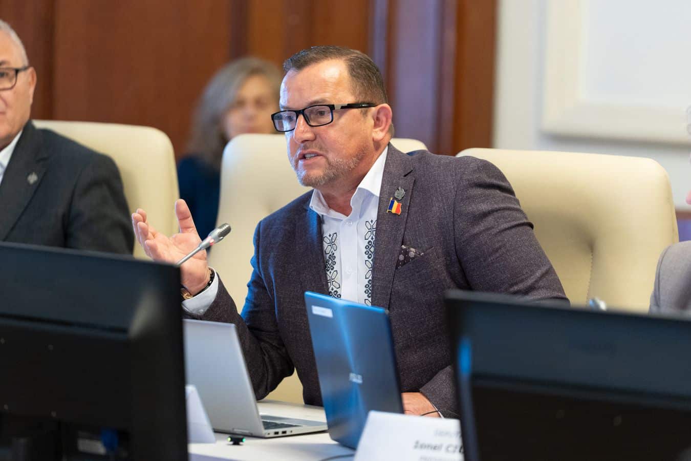 Călin Matieș (deputat AUR): „Laptele ecologic românesc, din nou pe mesele românilor. AUR obține sprijin pentru fermierii din Munții Apuseni”