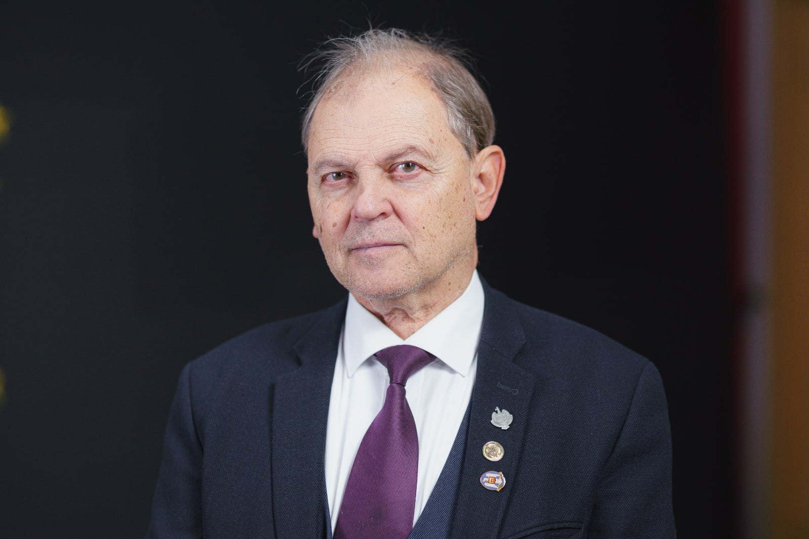 Dîrlău Andrei Emil – Interpelare – PROTEJAREA INTERESELOR ECONOMICE ALE COMPANIILOR MINIERE PRIVATE CĂȚĂRATĂ PE MORȚII REVOLUȚIEI