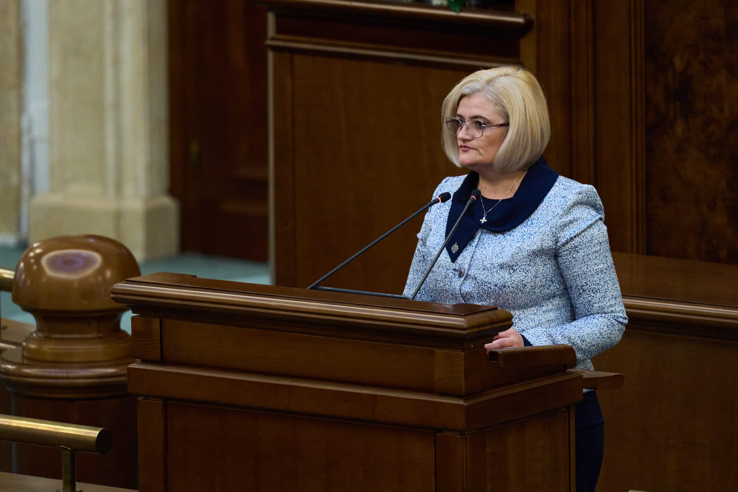 Păucean-Fernandes Luminița – Întrebare – Privind situația gravă existentă în cadrul DGASPC Sibiu și refuzul aplicării unei măsuri recomandate în interesul superior al unui minor cu handicap grav