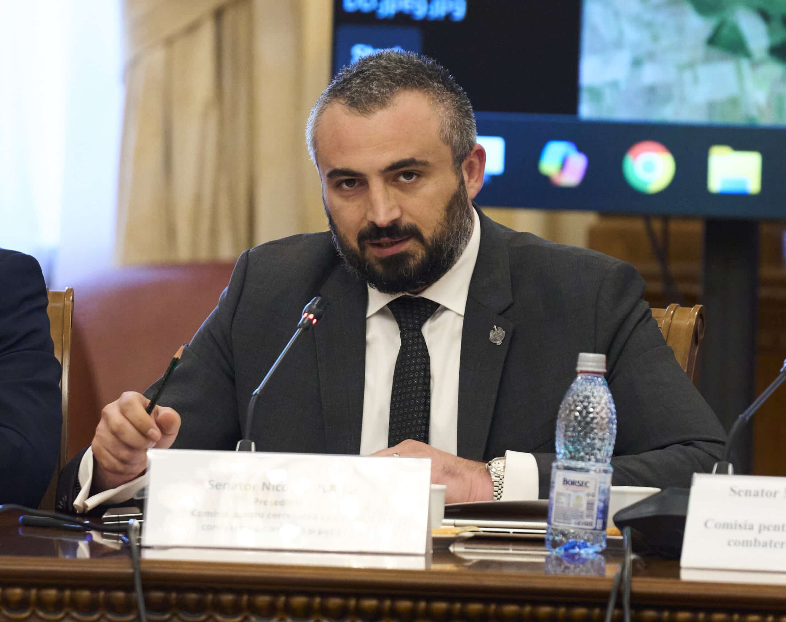 Nicolae Vlahu (senator AUR): „Marea reformă a ’cinstitului’ Ilie Bolojan: a înlocuit un încătușat cu alt încătușat la Autoritatea Vamală Română”