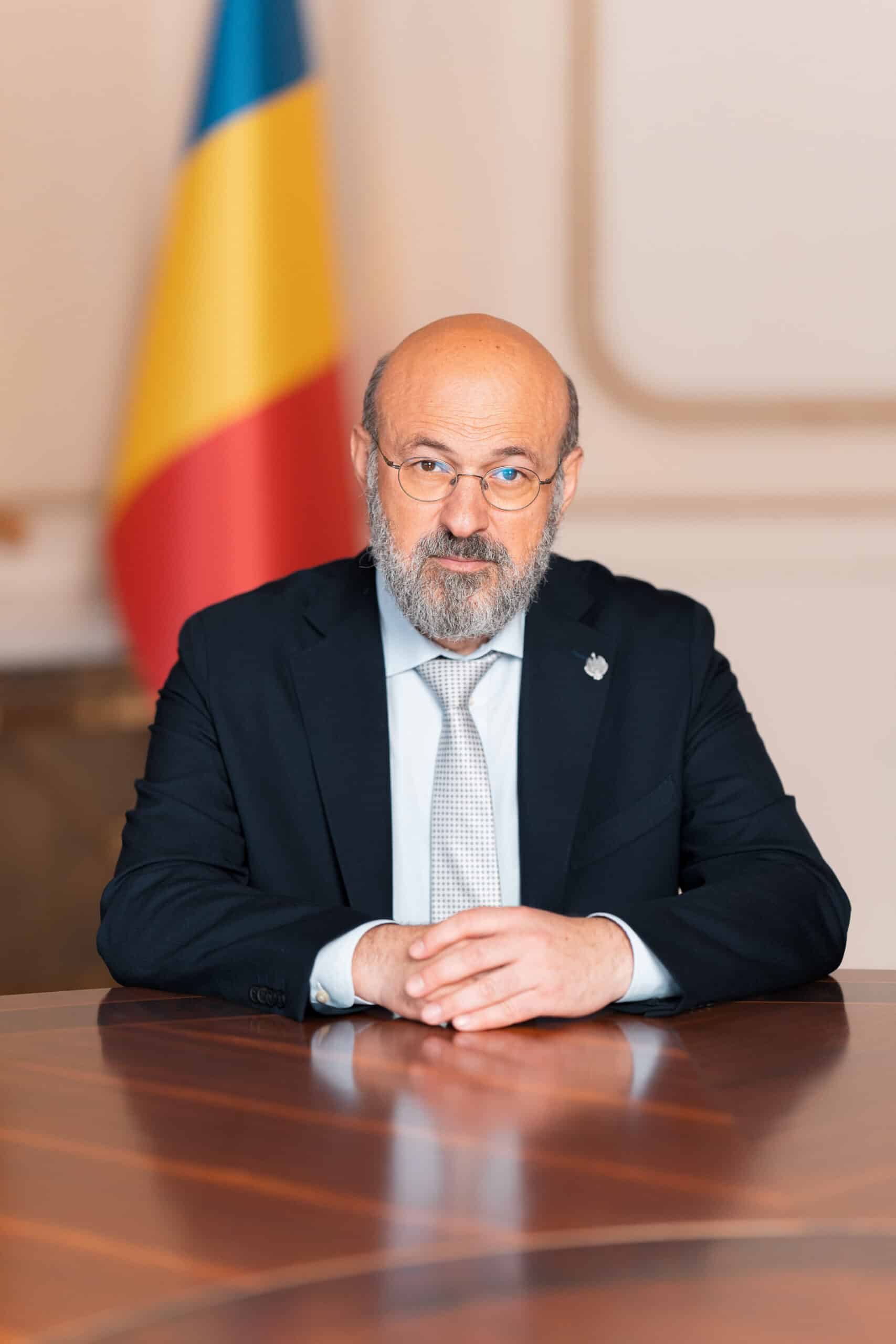 Vlăescu Virgiliu George – Interpelare – Ce soluții aveți pentru a reduce proporția taxelor în prețul motorinei?